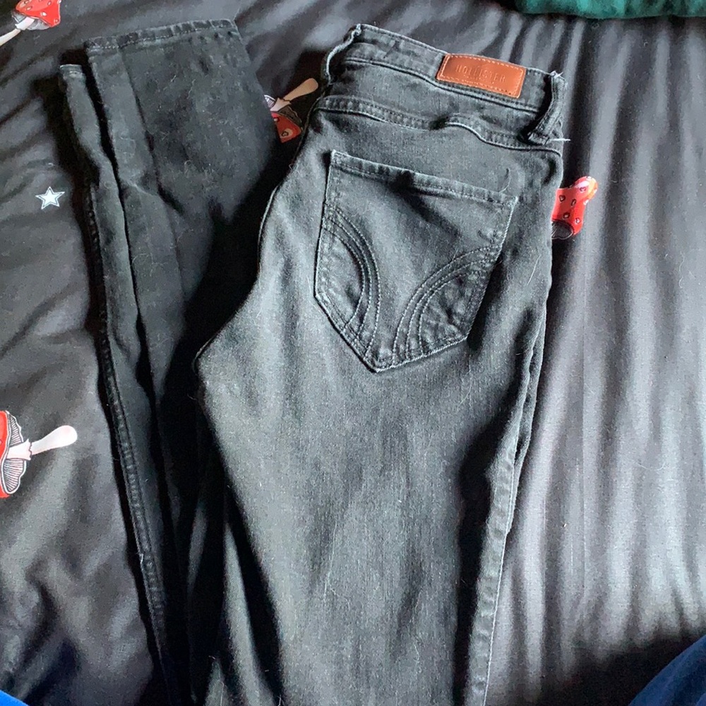 Black ripped skinny jeans